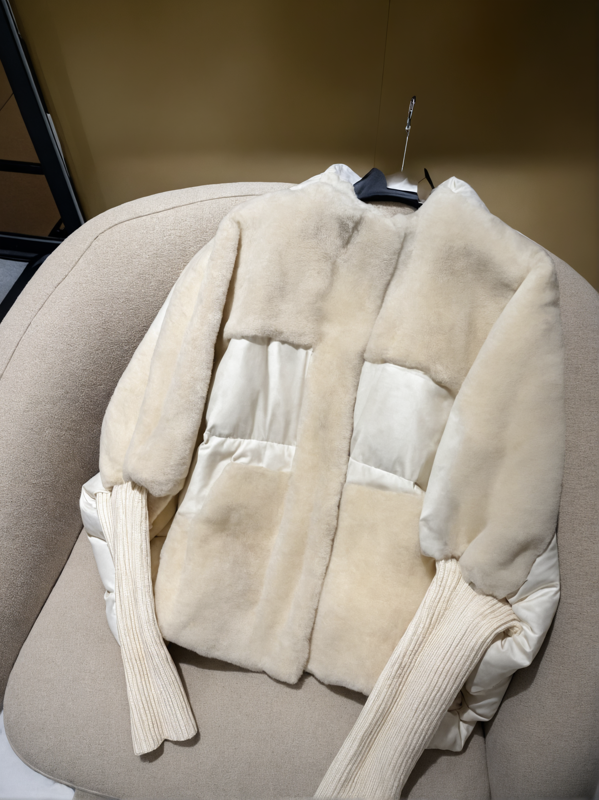 Alena – Stylový kabát pro chladné dny